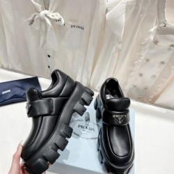 2024SS 魅力の詰まったスタイル PRADA プラダ レディース用 カジュアルシューズ