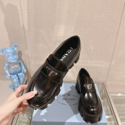 2024SS 見た目以上のかっこいい PRADA プラダ レディース用 カジュアルシューズ