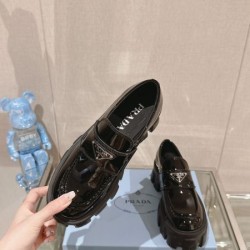 2024SS 見た目以上のかっこいい PRADA プラダ レディース用 カジュアルシューズ