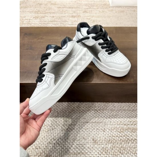 2024SS 最新作入荷 VALENTINO ヴァレンティノ レディース用 カジュアルシューズ 2024SS 最新作入荷 VALENTINO ヴァレンティノ レディース用 カジュアルシューズ