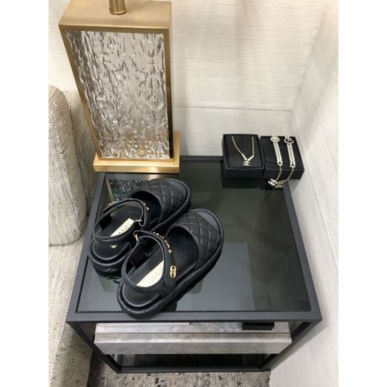 2024SS 上品なカジュアルコーデに CHANEL シャネル レディースサンダル 2024SS 上品なカジュアルコーデに CHANEL シャネル レディースサンダル