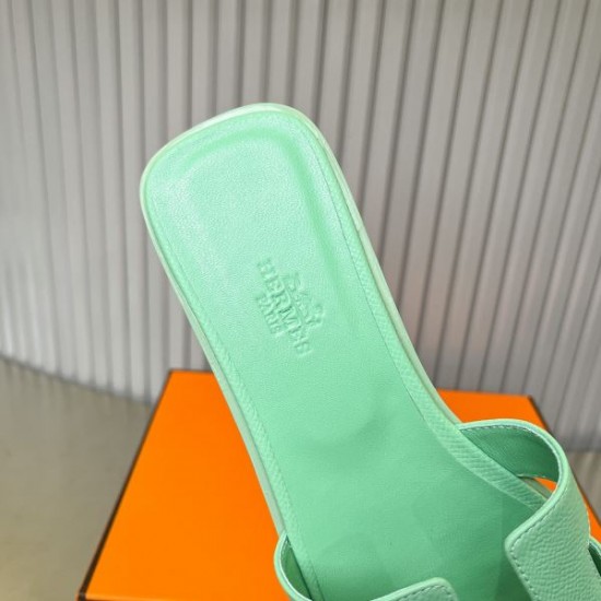 2024SS 飽きのこないデザイン HERMES エルメス レディーススリッパ 2024SS 飽きのこないデザイン HERMES エルメス レディーススリッパ