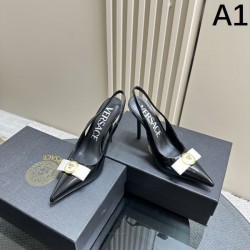 2024SS セレブも愛用 VERSACE ヴェルサーチェ レディースサンダル