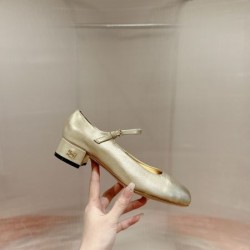 2024SS おしゃれを楽しむ！ MIU MIU ミュウミュウ レディース用 スニーカー