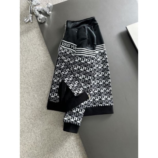2024SS セレブも愛用 LOUIS VUITTON ルイヴィトン 上下セット 2024SS セレブも愛用 LOUIS VUITTON ルイヴィトン 上下セット