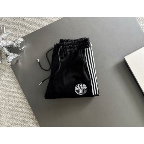 2024SS セレブも愛用 LOUIS VUITTON ルイヴィトン 上下セット 2024SS セレブも愛用 LOUIS VUITTON ルイヴィトン 上下セット