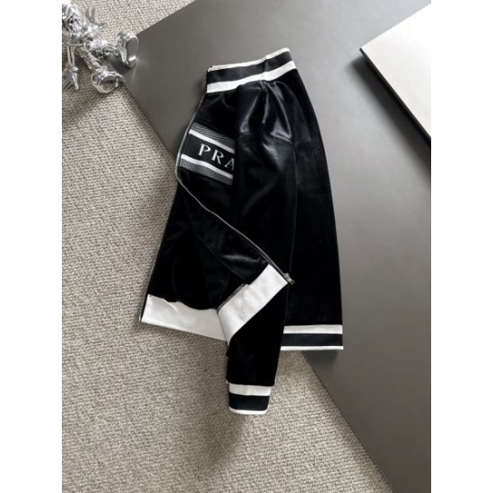 2024SS 希少!取り扱い店舗限定 PRADA プラダ 上下セット 2024SS 希少!取り扱い店舗限定 PRADA プラダ 上下セット