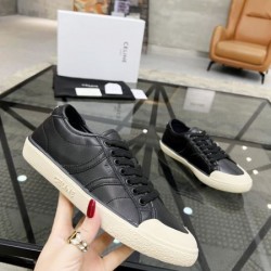 CELINE セリーヌ 存在感ばっちりなアイテム 2024SS メンズ用 カジュアルシューズ
