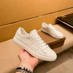 FENDI フェンデイ スタイリッシュなスタイル 2024SS メンズ用 カジュアルシューズ