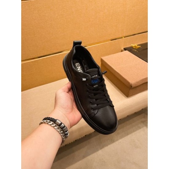 FENDI フェンデイ デイリー使いに実用性抜群 2024SS メンズ用 カジュアルシューズ