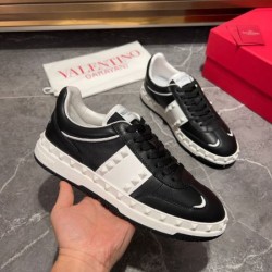 VALENTINO ヴァレンティノ 大人でお上品 2024SS メンズ用 カジュアルシューズ