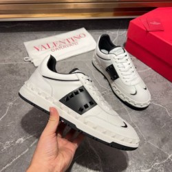 VALENTINO ヴァレンティノ 大人でお上品 2024SS メンズ用 カジュアルシューズ