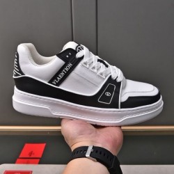 VALENTINO ヴァレンティノ セレブも愛用 2024SS メンズ用 カジュアルシューズ