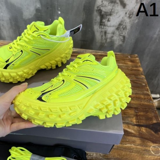 BALENCIAGA バレンシアガ 大人気商品再入荷! 2024SS メンズ用 スニーカー BALENCIAGA バレンシアガ 大人気商品再入荷! 2024SS メンズ用 スニーカー