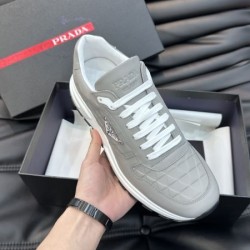 PRADA プラダ いつも年末には完売しちゃう 2024SS メンズ用 スニーカー