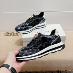 VERSACE ヴェルサーチェ ギフトにオススメ 2024SS メンズ用 スニーカー