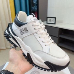 VERSACE ヴェルサーチェ セレブも多数愛用 2024SS メンズ用 スニーカー