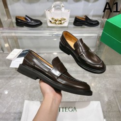 BOTTEGA VENETA ボッテガヴェネタ ギフトにも！ 2024SS メンズ用 ビジネスシューズ
