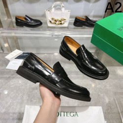 BOTTEGA VENETA ボッテガヴェネタ ギフトにも！ 2024SS メンズ用 ビジネスシューズ