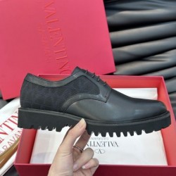 VALENTINO ヴァレンティノ より格上げして 2024SS メンズ用 ビジネスシューズ