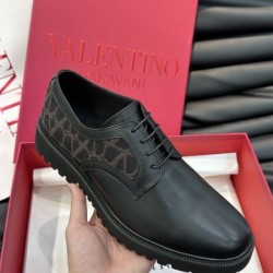 VALENTINO ヴァレンティノ より格上げして 2024SS メンズ用 ビジネスシューズ