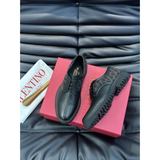 VALENTINO ヴァレンティノ より格上げして 2024SS メンズ用 ビジネスシューズ