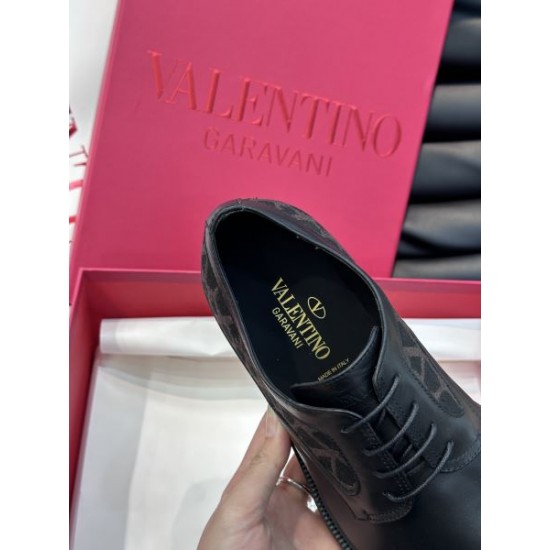 VALENTINO ヴァレンティノ より格上げして 2024SS メンズ用 ビジネスシューズ