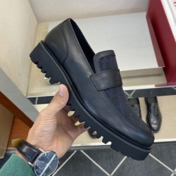 VALENTINO ヴァレンティノ ブームは再熱中 2024SS メンズ用 ビジネスシューズ