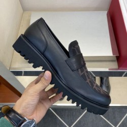 VALENTINO ヴァレンティノ ブームは再熱中 2024SS メンズ用 ビジネスシューズ