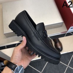 VALENTINO ヴァレンティノ 今度こそ完売！ 2024SS メンズ用 ビジネスシューズ
