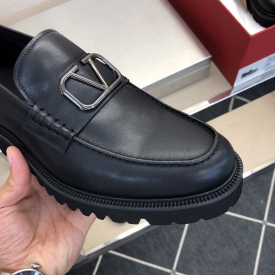 VALENTINO ヴァレンティノ 今度こそ完売! 2024SS メンズ用 ビジネスシューズ VALENTINO ヴァレンティノ 今度こそ完売! 2024SS メンズ用 ビジネスシューズ