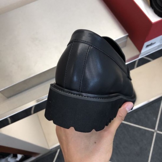 VALENTINO ヴァレンティノ 今度こそ完売! 2024SS メンズ用 ビジネスシューズ VALENTINO ヴァレンティノ 今度こそ完売! 2024SS メンズ用 ビジネスシューズ