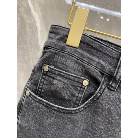 2024SS 流行の注目ブランド BURBERRY バーバリー ジーパン 2024SS 流行の注目ブランド BURBERRY バーバリー ジーパン