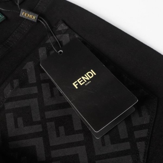 2024SS 雑誌にも人気掲載アイテム FENDI フェンデイ ジーパン 2024SS 雑誌にも人気掲載アイテム FENDI フェンデイ ジーパン