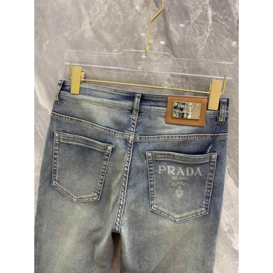 2024SS セレブや芸能人からも愛用 PRADA プラダ ジーパン 2024SS セレブや芸能人からも愛用 PRADA プラダ ジーパン
