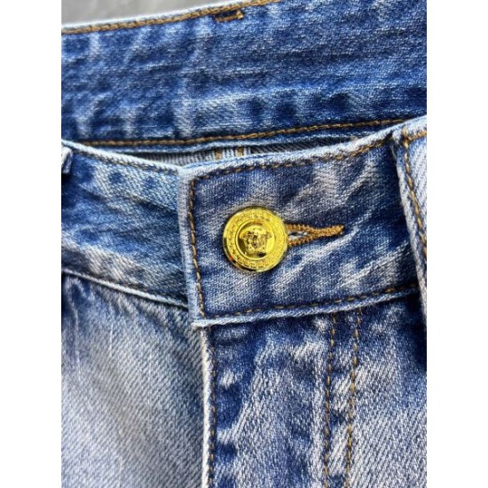 2024SS 大人っぽい雰囲気 VERSACE ヴェルサーチェ ジーパン 2024SS 大人っぽい雰囲気 VERSACE ヴェルサーチェ ジーパン