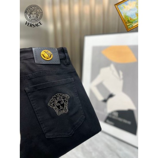 2024SS 新商品☆完売必至 VERSACE ヴェルサーチェ ジーパン 2024SS 新商品☆完売必至 VERSACE ヴェルサーチェ ジーパン