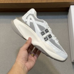 2024FW メンズ用 スニーカー GIVENCHY ジバンシィ おすすめコーディ