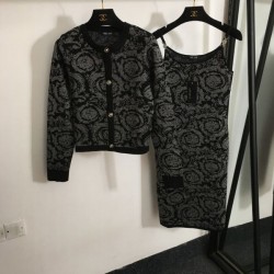 VERSACE ヴェルサーチェ 2点セットアップ 2024FW 超おしゃれ大人気