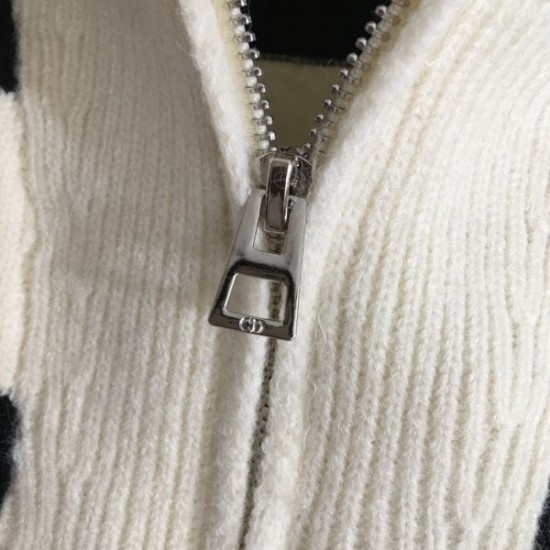 DIOR ディオール プルオーバーニット 2024FW 大注目を浴びる秋冬新作 DIOR ディオール プルオーバーニット 2024FW 大注目を浴びる秋冬新作
