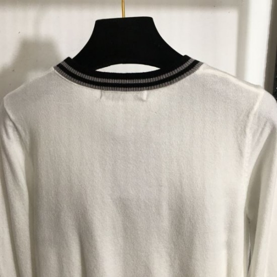 DIOR ディオール プルオーバーニット 2024FW 都会的な印象のスタイル