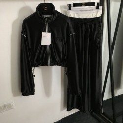 PRADA プラダ 上下セット 2024FW 今っぽいスタイルに決まる