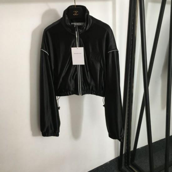 PRADA プラダ 上下セット 2024FW 今っぽいスタイルに決まる PRADA プラダ 上下セット 2024FW 今っぽいスタイルに決まる