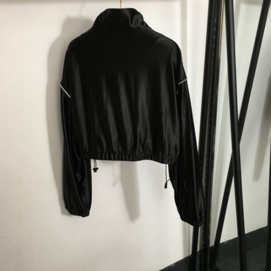 PRADA プラダ 上下セット 2024FW 今っぽいスタイルに決まる PRADA プラダ 上下セット 2024FW 今っぽいスタイルに決まる