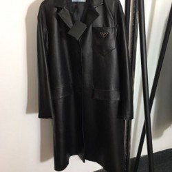 PRADA プラダ コート 2024FW 存在感ばっちりなアイテム