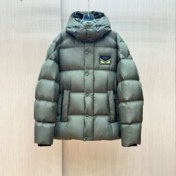 2024FW FENDI フェンデイ 季節を問わず活躍し メンズ用 ダウンジャケット 