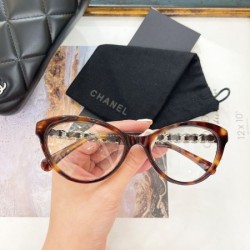 2024FW 透明サングラス CHANEL シャネル 新作カジュアルコーデに