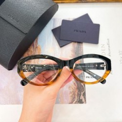 2024FW 透明サングラス PRADA プラダ 引き続き注目のスタイル