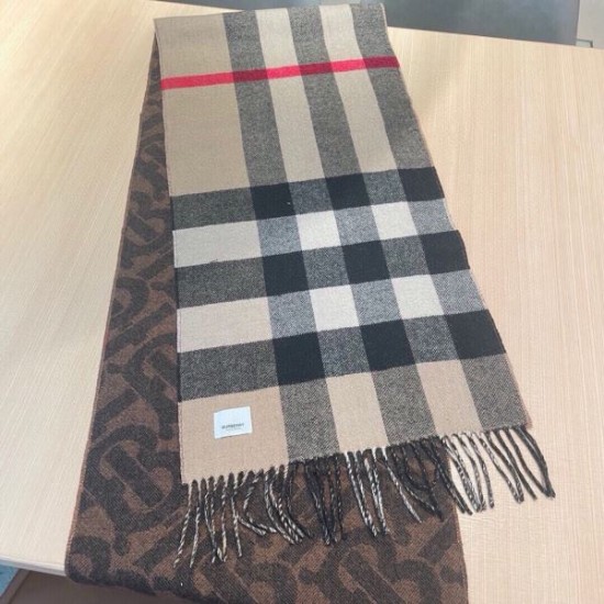 2024FW スカーフ BURBERRY バーバリー 着心地のいいサイズ感 2024FW スカーフ BURBERRY バーバリー 着心地のいいサイズ感