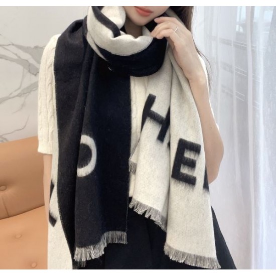 2024FW スカーフ CHANEL シャネル 今年の秋冬コーデに活躍する 2024FW スカーフ CHANEL シャネル 今年の秋冬コーデに活躍する